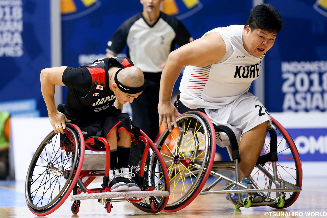 韓国のエースにひるむことなく強いディフェンスをする赤石竜我 | 代表デビューの赤石竜我、今、飛躍のとき
|インドネシア2018アジアパラ競技大会(大会6日目):車いすバスケットボール | Glitters 障害者スポーツ専門ニュースメディア