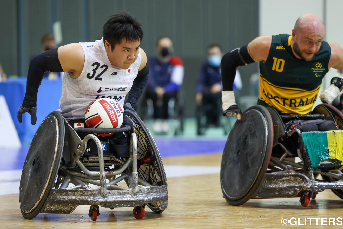 成長著しい橋本勝也。力強いチェアワークでクリス・ボンドを振り切る | 日本が「チーム力」で全勝優勝!パリ出場権獲得に向け弾み|2023ジャパンパラ車いすラグビー競技大会 | Glitters 障害者スポーツ専門ニュースメディア