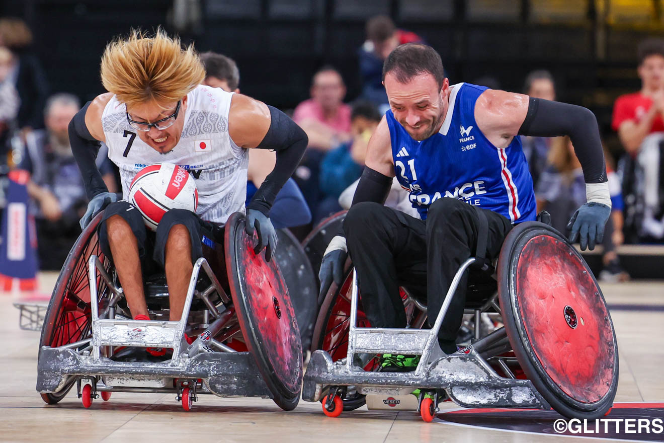 相手のパスミスを逃さずターンオーバーを決める池崎大輔 | 車いすラグビー日本代表 3位決定戦でフランスを下し銅メダル獲得!|International Wheelchair Rugby Cup Paris 2023(最終日) | Glitters 障害者スポーツ専門ニュースメディア