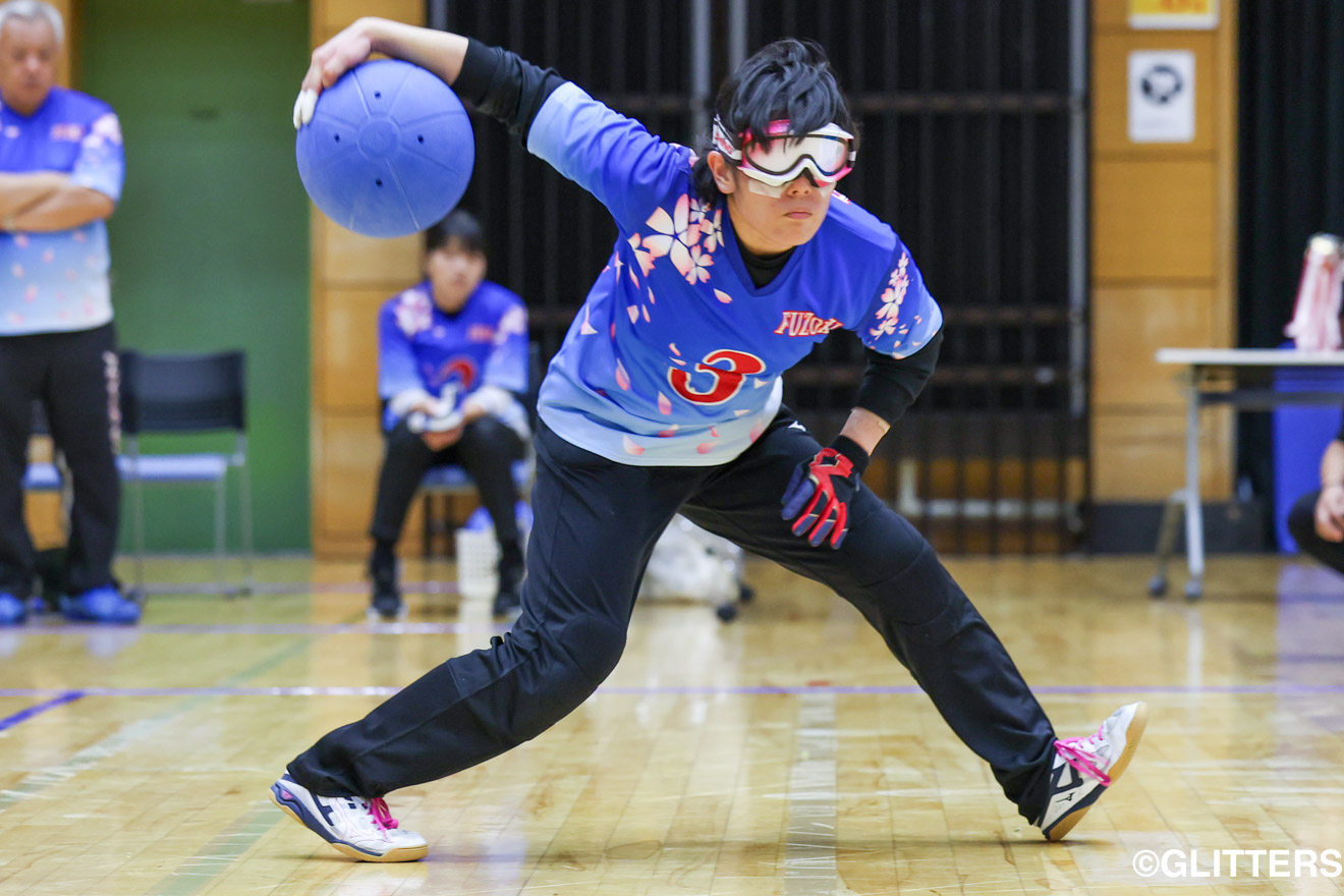 Vゴールを決め、大会MVPを受賞した安室早姫(チーム附属) | 男子は「ゴールデンスターズ」が初出場初優勝|MONEY DOCTORパラスポーツスペシャル 第30回日本ゴールボール選手権大会 | Glitters 障害者スポーツ専門ニュースメディア