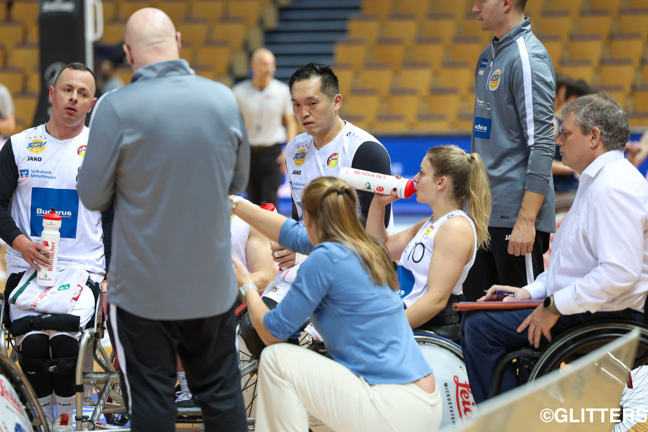 指揮官からの信頼が厚い分、多彩なプレーが求められている | 藤本怜央、40歳ベテランに宿る矜持と挑戦心|ドイツ ブンデスリーガ | Glitters 障害者スポーツ専門ニュースメディア