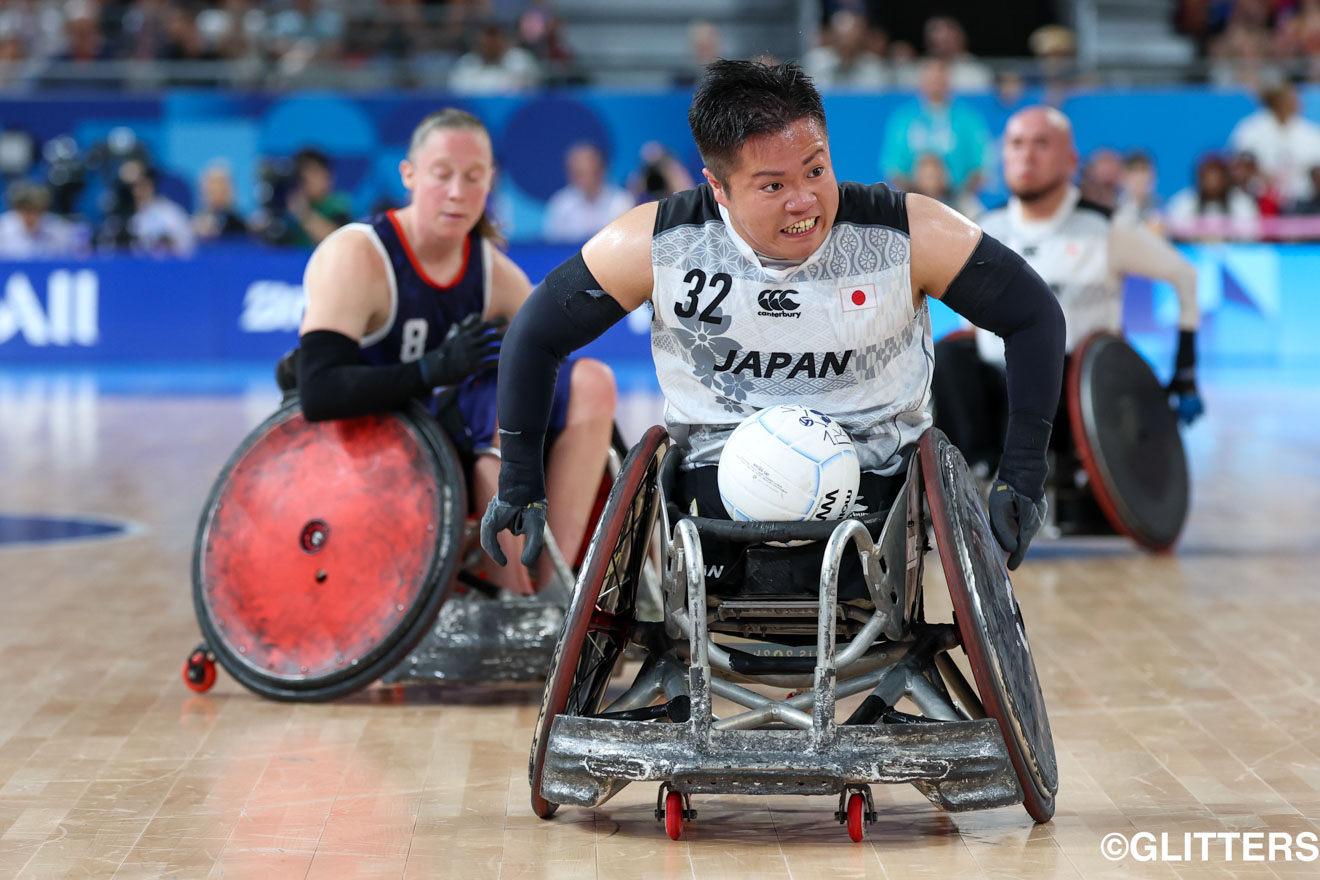 チーム最年少22歳の橋本の気迫溢れるプレーが日本を金メダルへ導く | 最強日本、史上初のパラリンピック金メダル獲得！｜パリ2024パラリンピック競技大会 9/2【車いすラグビー】 | Glitters 障害者スポーツ専門ニュースメディア