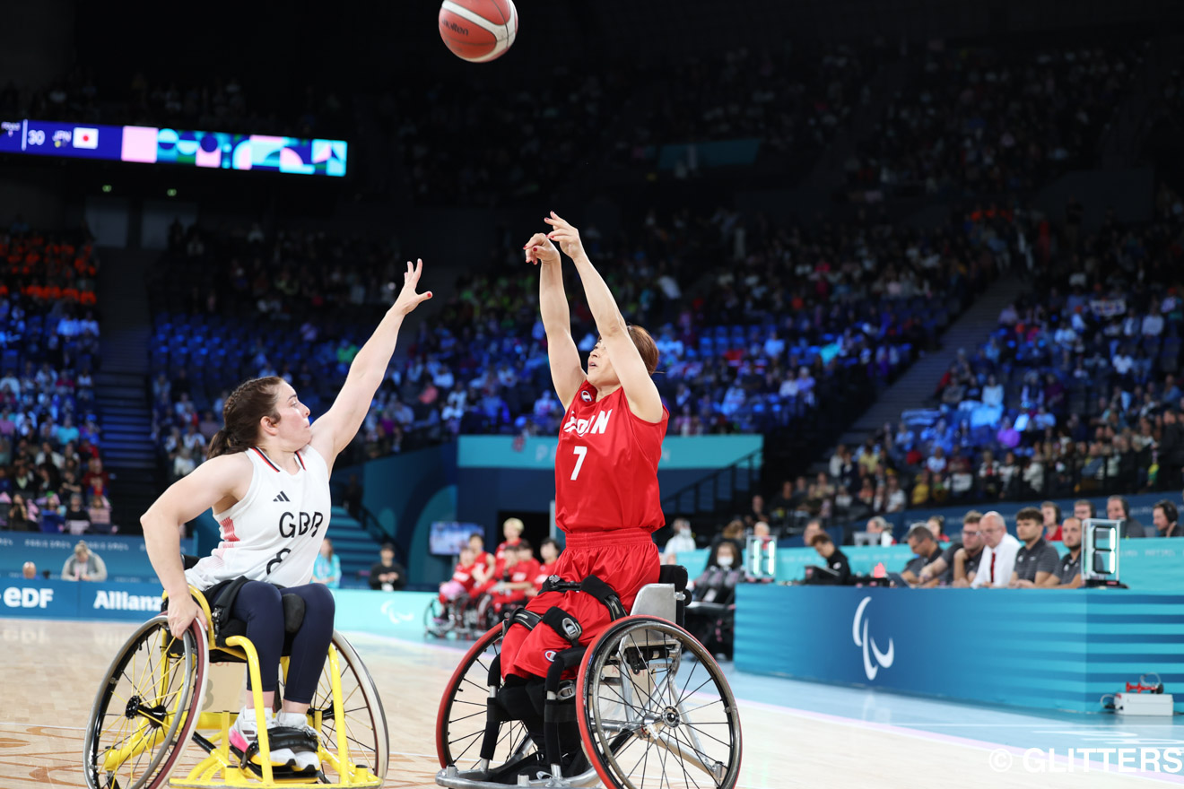 土田は持ち前の安定したパフォーマンスで日本代表を鼓舞した | 前半は今大会一番の得点力を見せるも惜敗。最終戦は初勝利をかけた戦いに|パリ2024パラリンピック競技大会 9/5【車いすバスケットボール女子】 | Glitters 障害者スポーツ専門ニュースメディア