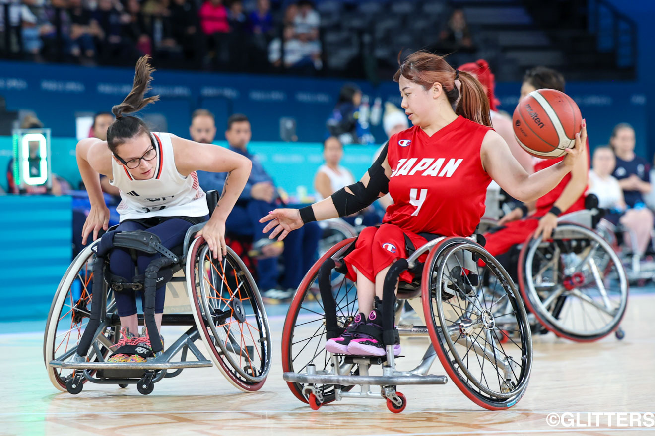 本来の調子を戻しつつある柳本が日本代表に勢いをもたらした | 前半は今大会一番の得点力を見せるも惜敗。最終戦は初勝利をかけた戦いに|パリ2024パラリンピック競技大会 9/5【車いすバスケットボール女子】 | Glitters 障害者スポーツ専門ニュースメディア