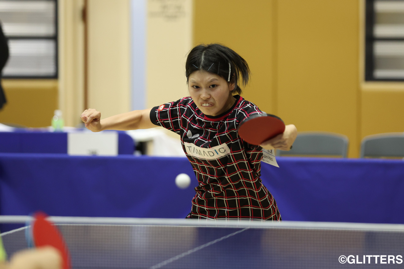 女子シングルスのクラス8で圧倒的な強さを見せた友野有理 | 世界ランク2位の八木克勝は大逆転で涙の優勝｜第16回全日本パラ卓球選手権大会（肢体の部） | Glitters 障害者スポーツ専門ニュースメディア