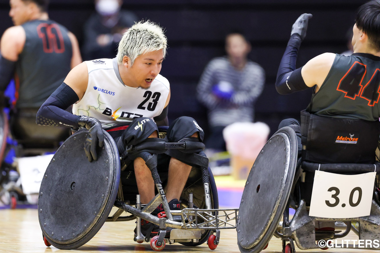 高いキャプテンシーを発揮しコートの中でも外でも存在感を示した小川仁士(右)が大会MVPを獲得した | BLITZが日本選手権連覇!創部20年で通算10度目の優勝|第26回車いすラグビー日本選手権大会 | Glitters 障害者スポーツ専門ニュースメディア