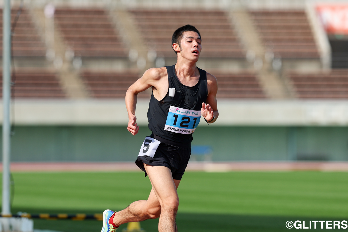 他の選手を寄せ付けないスピードで10000mを走り抜けた青山拓朗 | デフリンピックへのラストチャンス！デフ連覇を狙う佐々木琢磨は大会5連覇！｜第22回日本デフ陸上競技選手権大会【1日目】 | Glitters 障害者スポーツ専門ニュースメディア