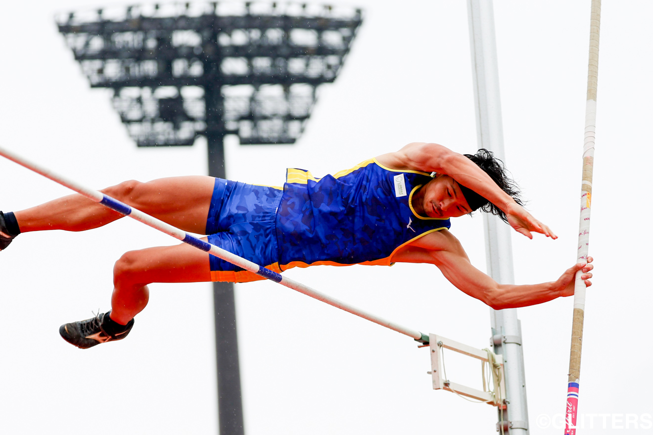 雨に苦しみながらも渾身の跳躍。十種競技・棒高跳びで勝負をかけた岡部祐介 | デフリンピック金メダリスト山田真樹が本命の200mで死闘を制し、3大会連続出場へ!|第22回日本デフ陸上競技選手権大会【2日目】 | Glitters 障害者スポーツ専門ニュースメディア