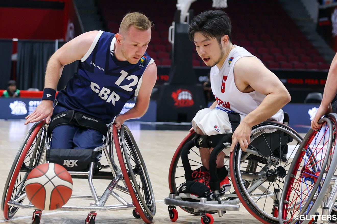 激しいディフェンスで相手にプレッシャーをかける川原凜 | 男子日本代表、逆転負けで準々決勝敗退も証明した進化｜2026 IWBF 車いすバスケットボール世界選手権大会 | Glitters 障害者スポーツ専門ニュースメディア